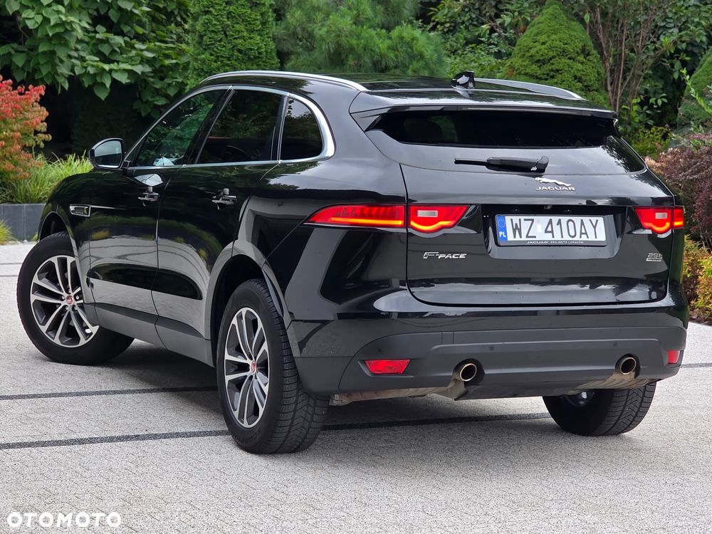 Jaguar F-Pace P250 AWD R-Dynamic Black - 35