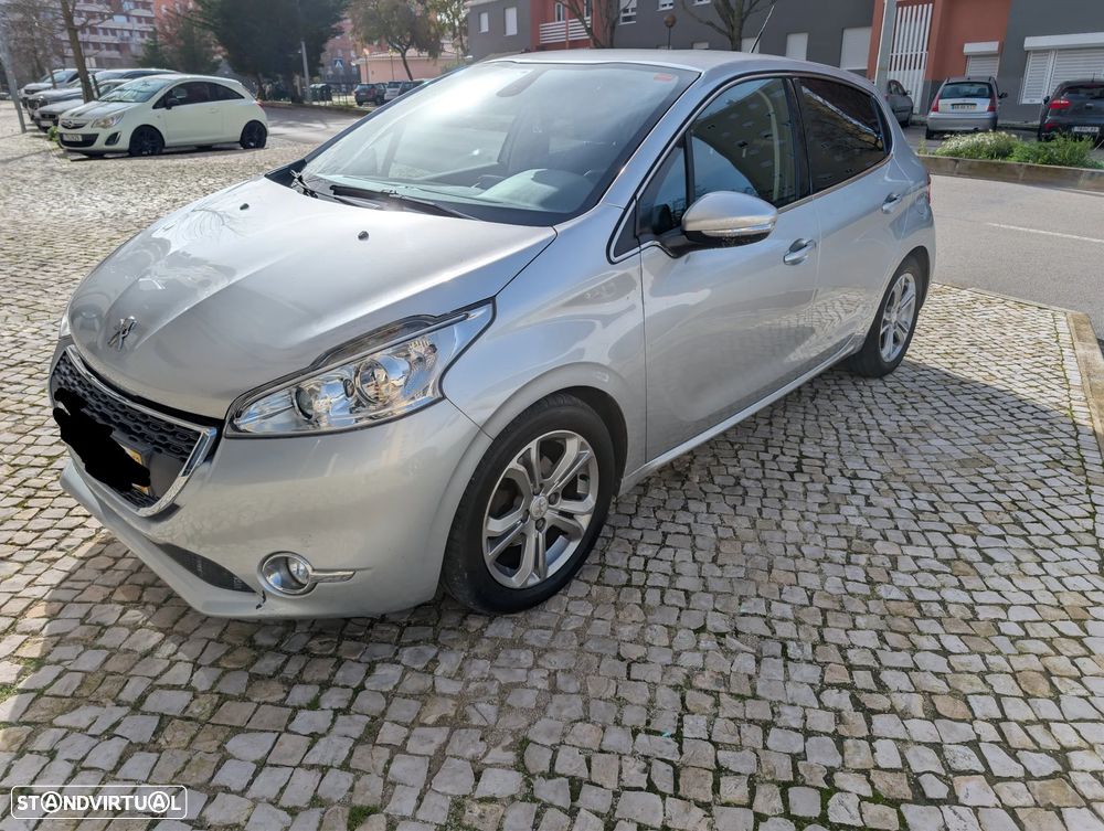 Peugeot 208 1.4 HDi Allure - 2