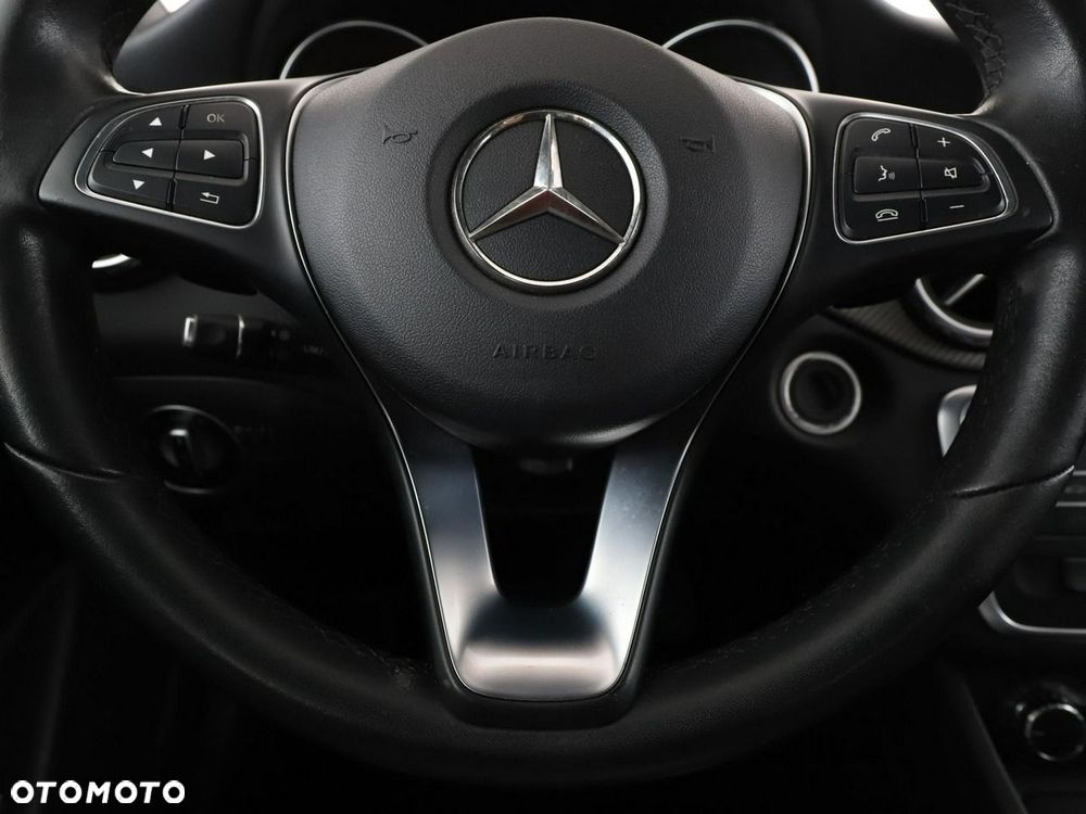 Mercedes-Benz GLA 200 7G-DCT - 22