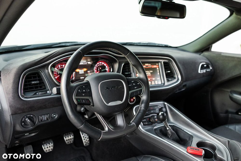 Dodge Challenger - 24