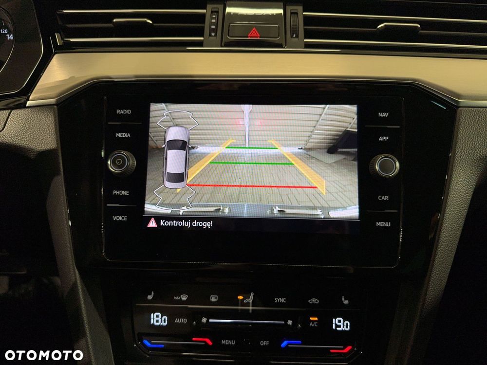 Volkswagen Passat - 25