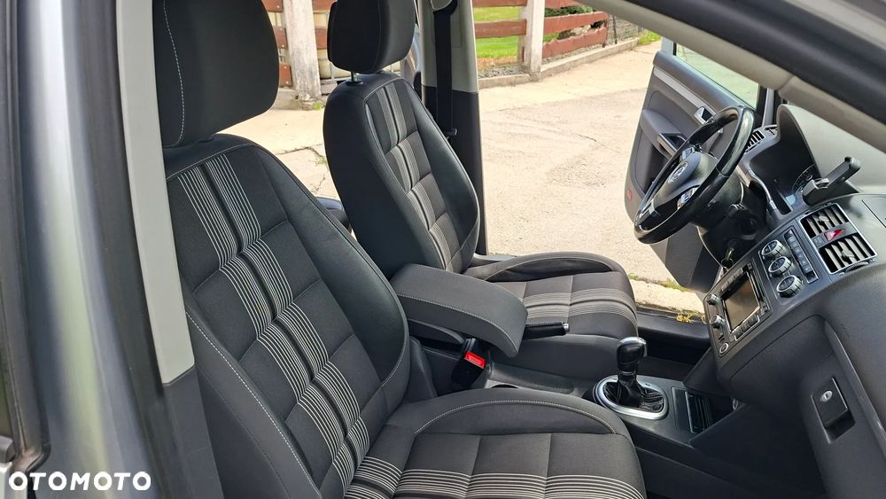 Volkswagen Touran 2.0 TDI DPF BlueMotion Technology DSG MATCH - 19