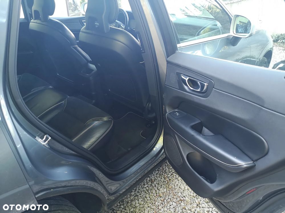 Volvo XC 60 T8 AWD Plug-In Hybrid R-Design - 27