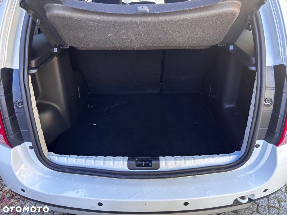 Dacia Duster 1.6 SCe Blackshadow S&S - 16