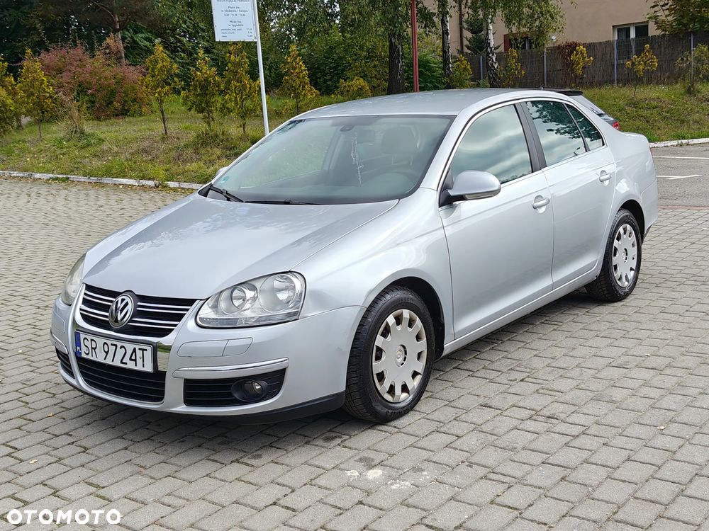 Volkswagen Jetta 1.6 Comfortline - 17