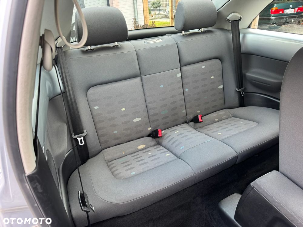 Volkswagen New Beetle 1.6 Arte - 29