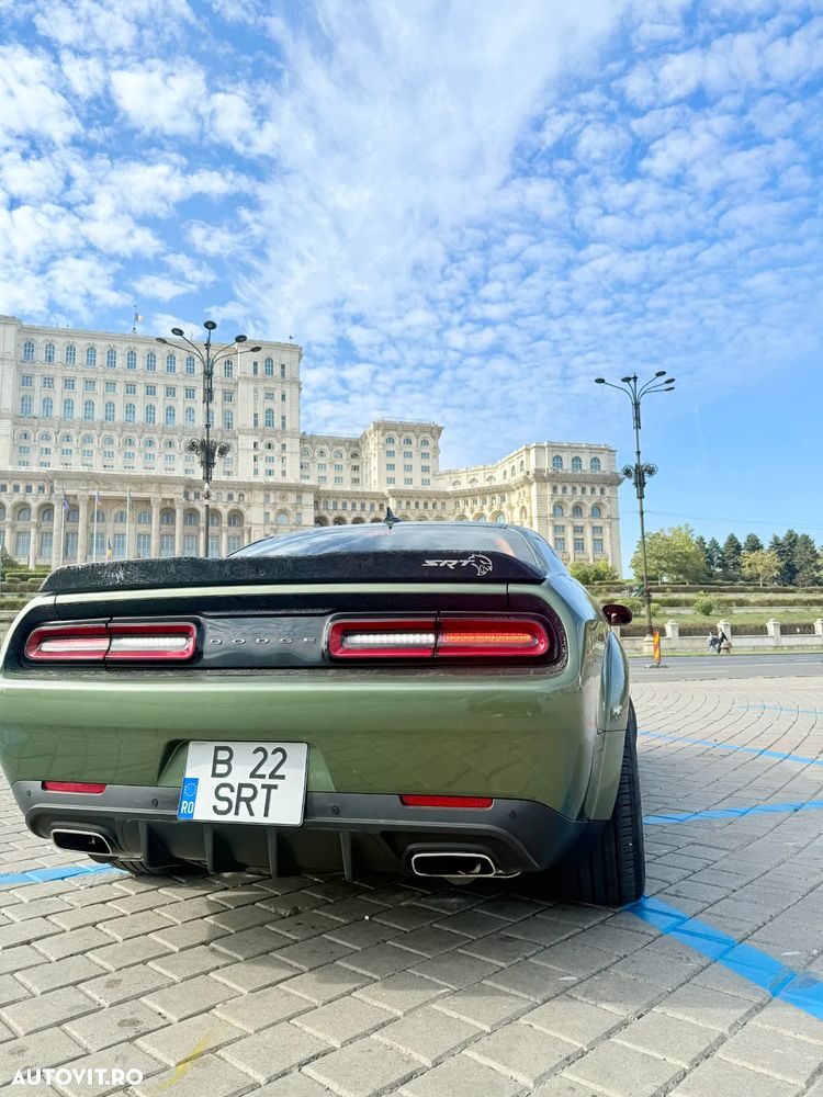 Dodge Challenger - 7