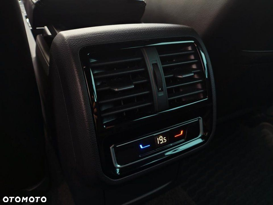 Volkswagen Passat - 13
