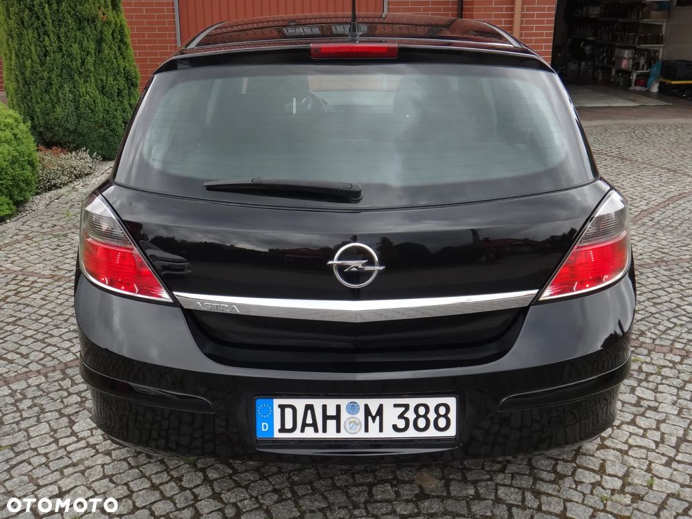 Opel Astra 1.6 Innovation - 24