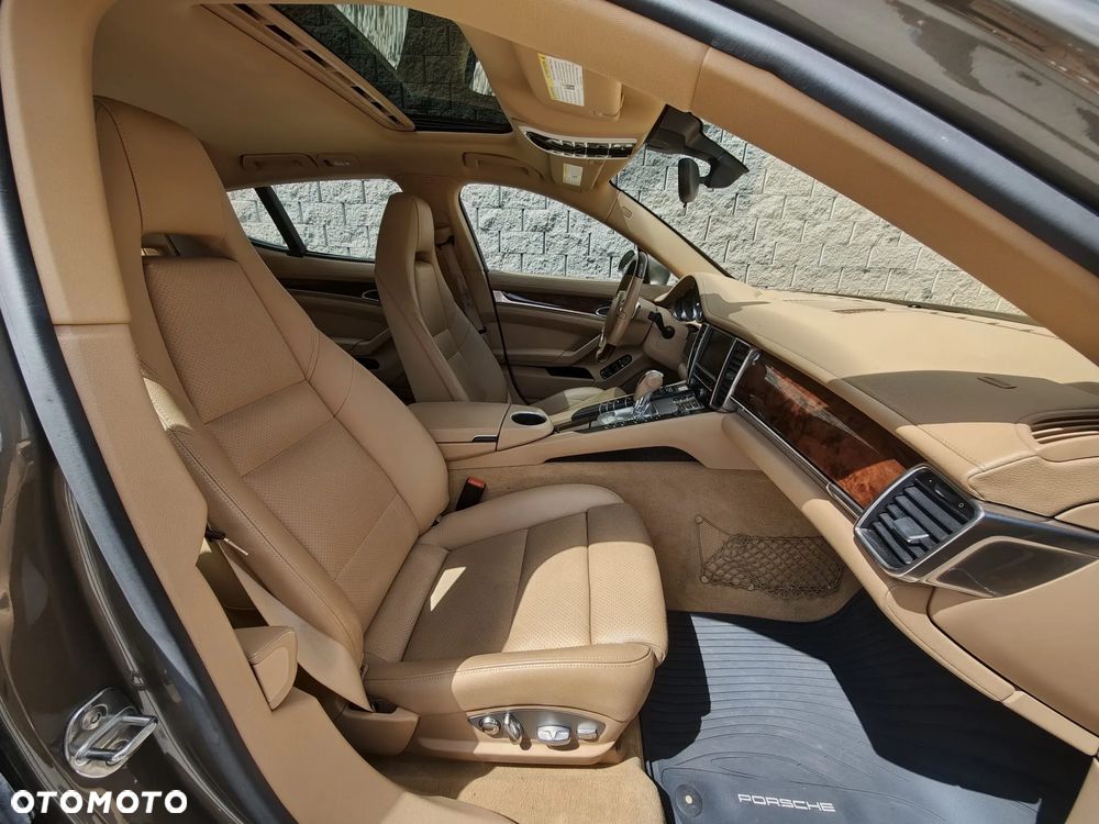 Porsche Panamera Platinum Edition PDK - 13