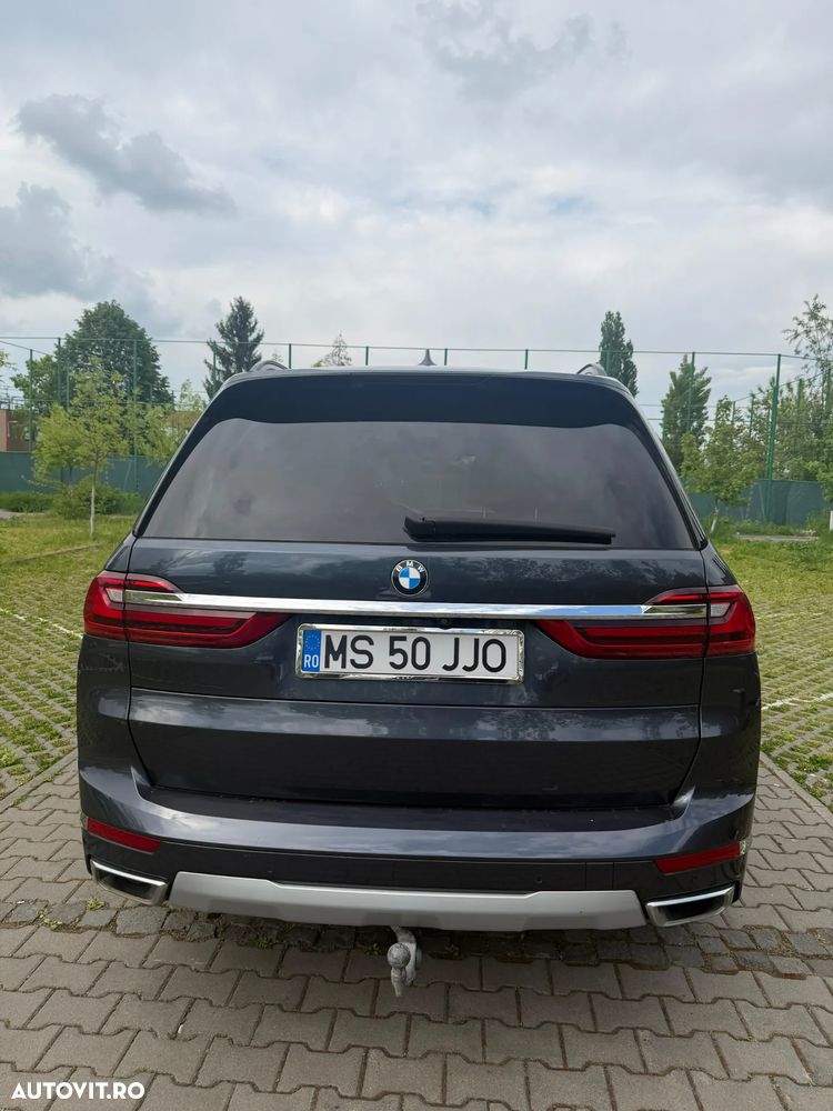 BMW X7 - 7