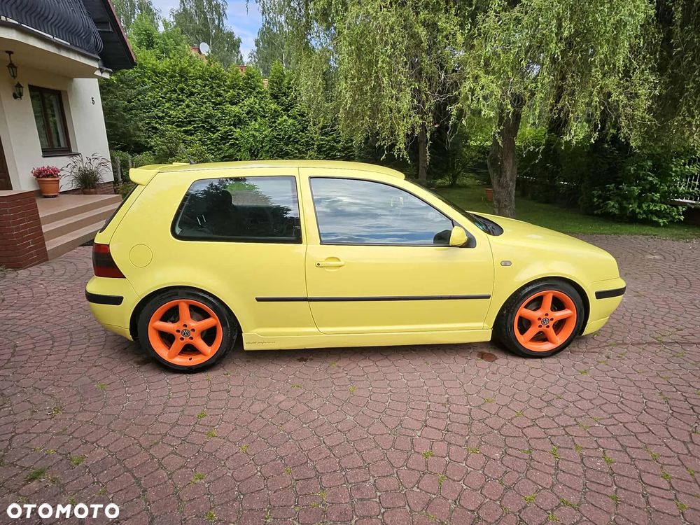 Volkswagen Golf - 1