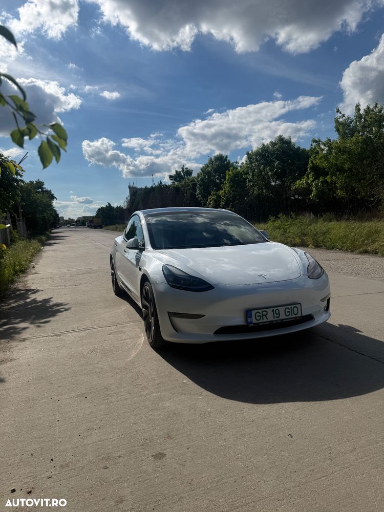 Tesla Model 3 Performance - 2