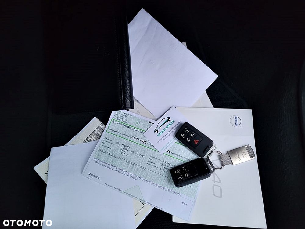 Volvo V40 T2 Momentum - 32