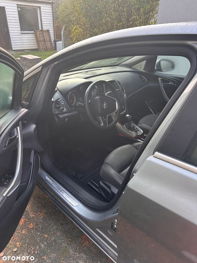 Opel Astra 1.6 Turbo Cosmo - 2