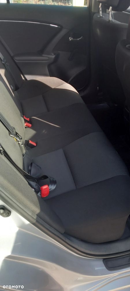 Toyota Avensis 1.8 Luna - 7