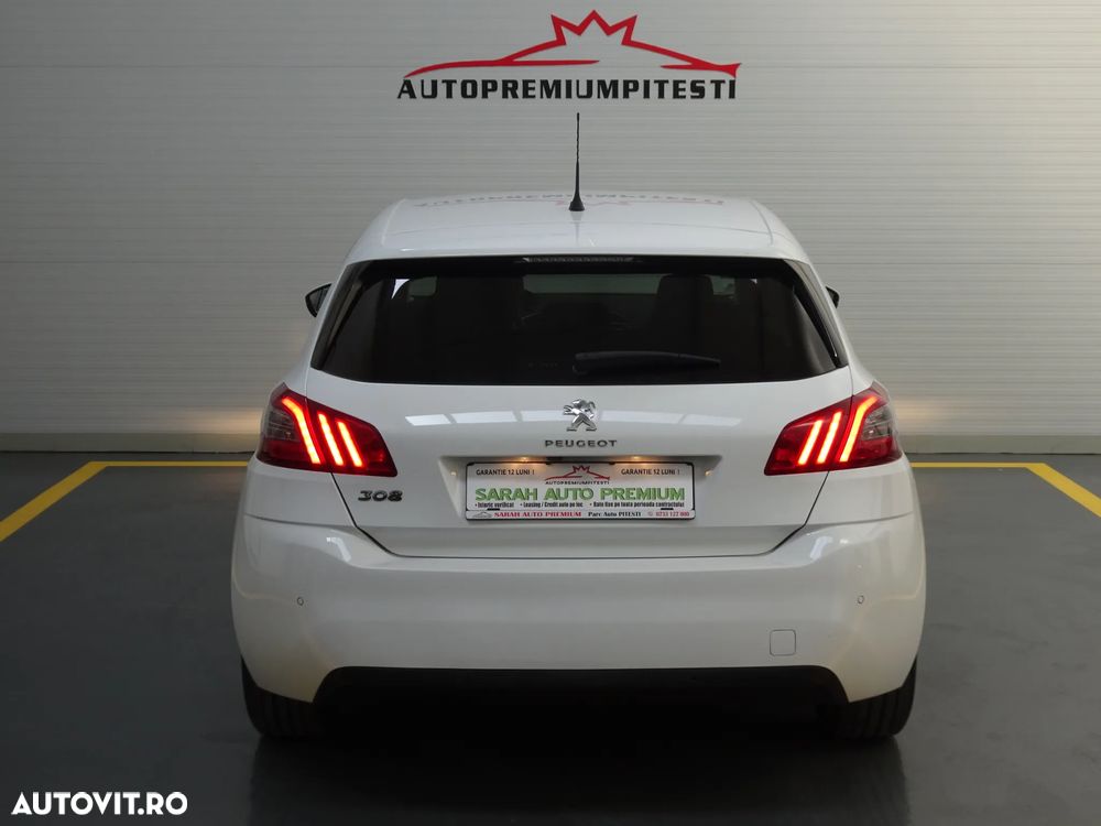 Peugeot 308 1.2 L PureTech Turbo S&S Allure - 11