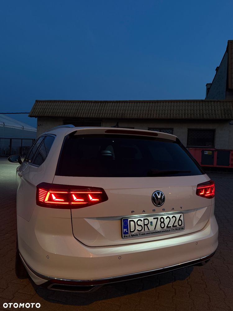 Volkswagen Passat Variant 2.0 TDI SCR DSG Elegance - 26