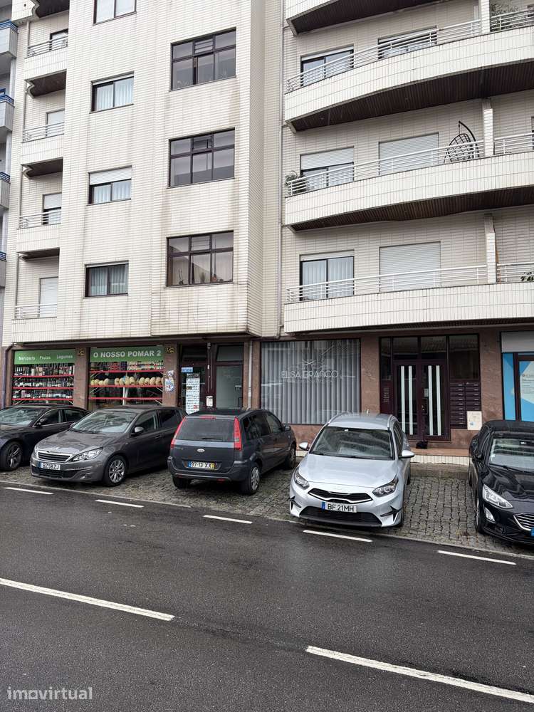 Apartamento T2 com garagem e varanda em São Pedro da Cova - Grande imagem: 2/26