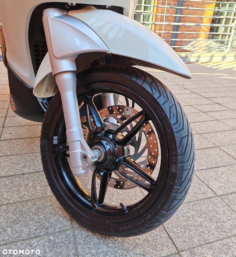 Piaggio Beverly - 15