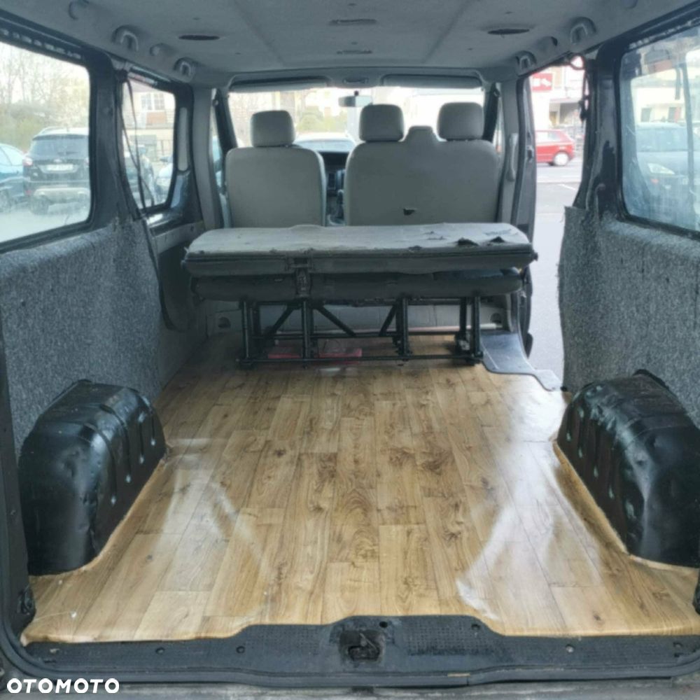 Renault Trafic Passenger - 9