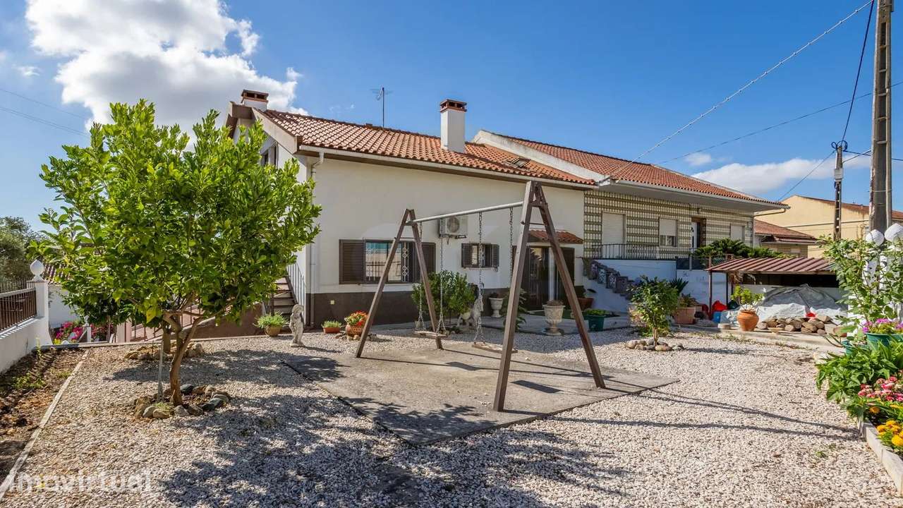 Moradia Bi-familiar T3 + T2 | Bairro da Castelhana, São João da Talha - Grande imagem: 4/47