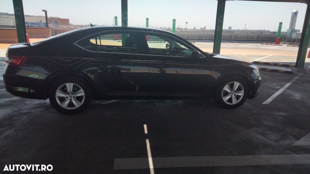 Skoda Superb 2.0 TDI DSG Ambition - 3
