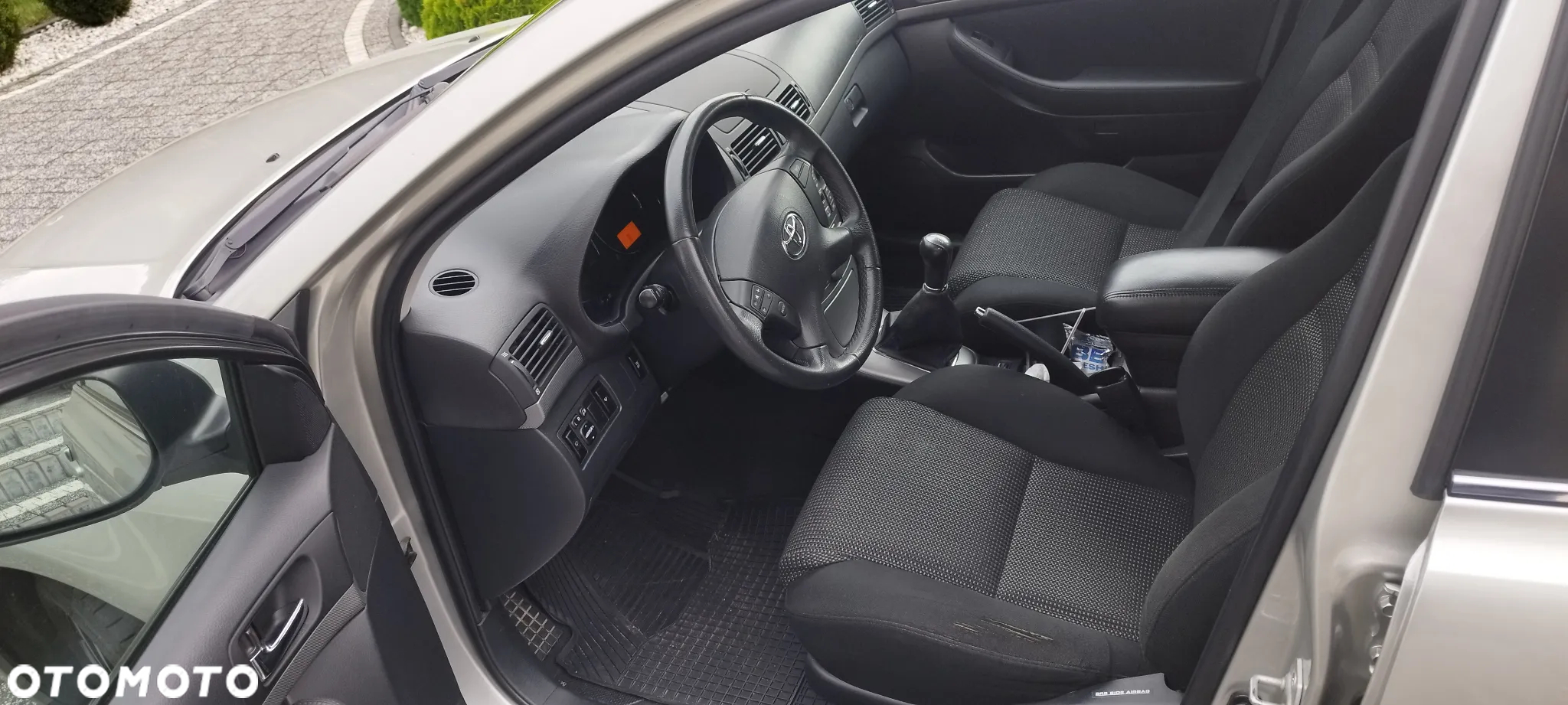 Toyota Avensis - 8