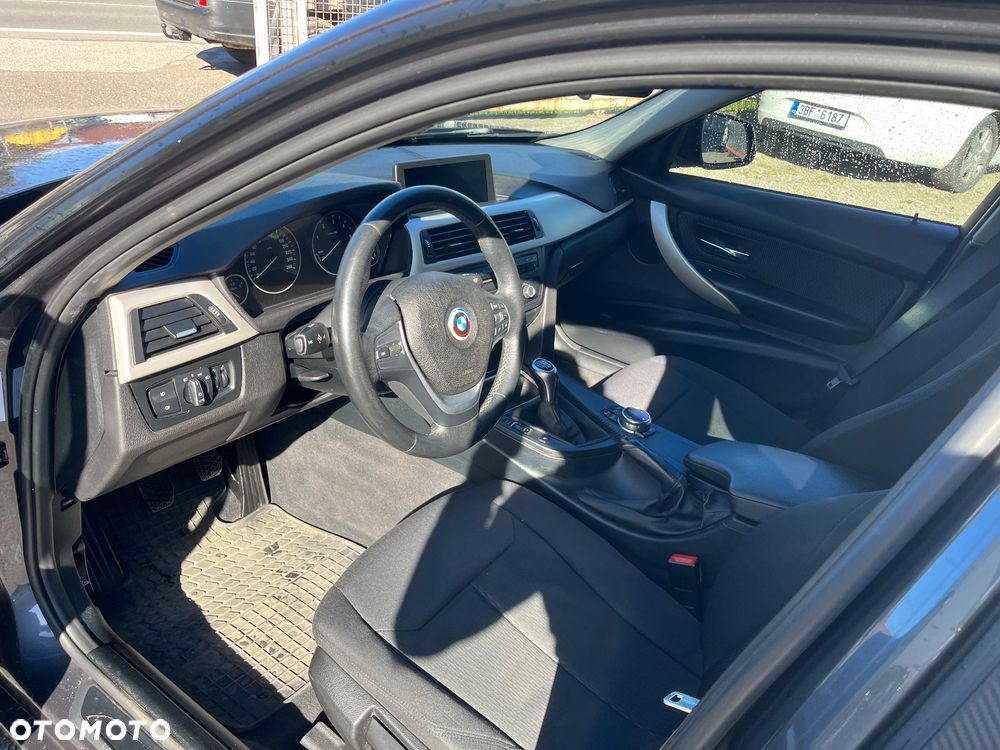 BMW Seria 3 318d Blue Performance - 12