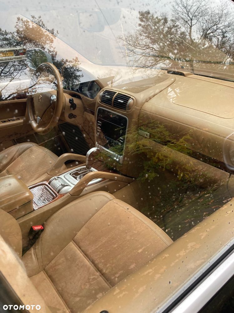 Porsche Cayenne - 14