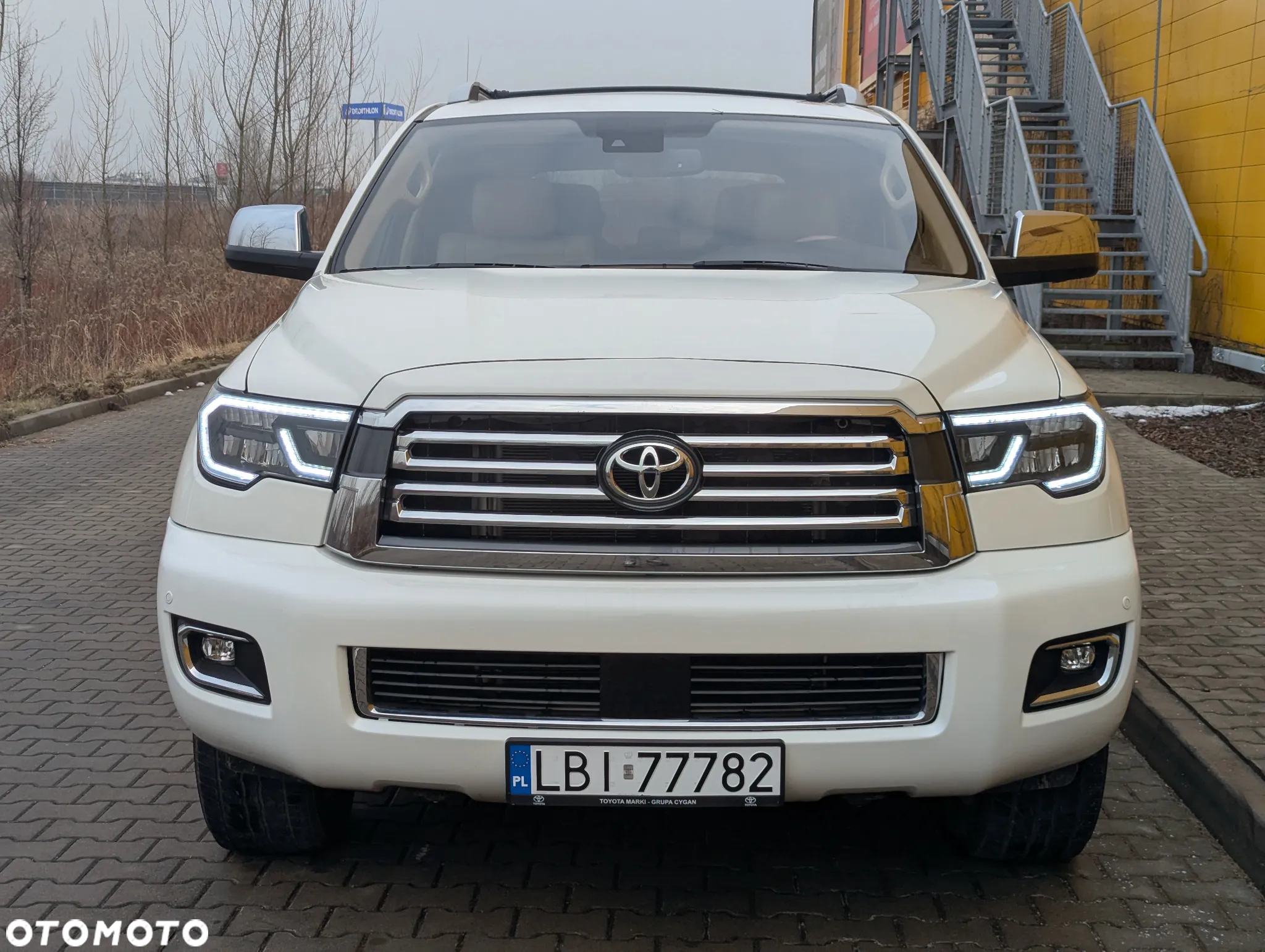 Toyota Sequoia - 8