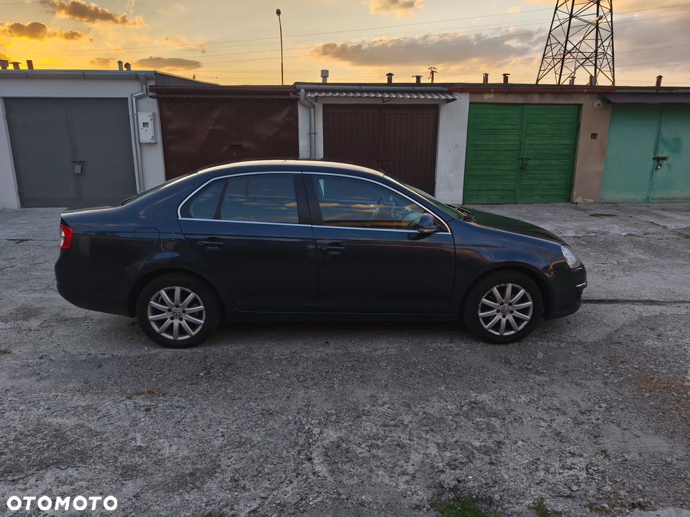 Volkswagen Jetta 1.9 TDI Comfortline - 2