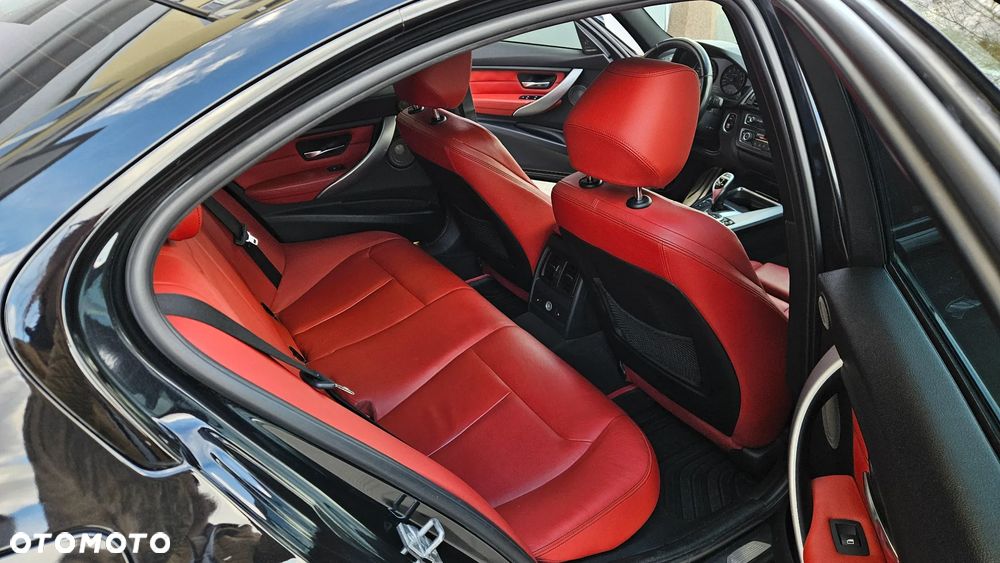 BMW Seria 3 335i xDrive Edition Sport - 30
