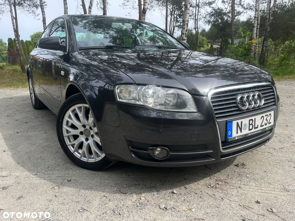 Audi A4 Limousine - 1