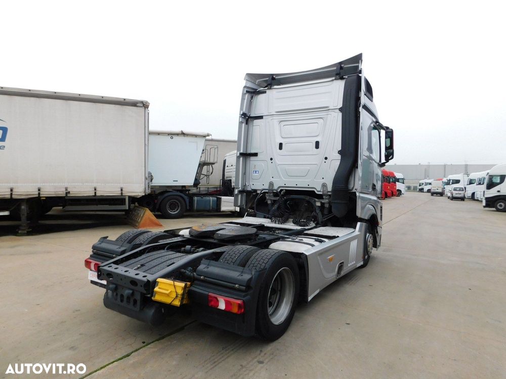 Mercedes-Benz Actros - 3