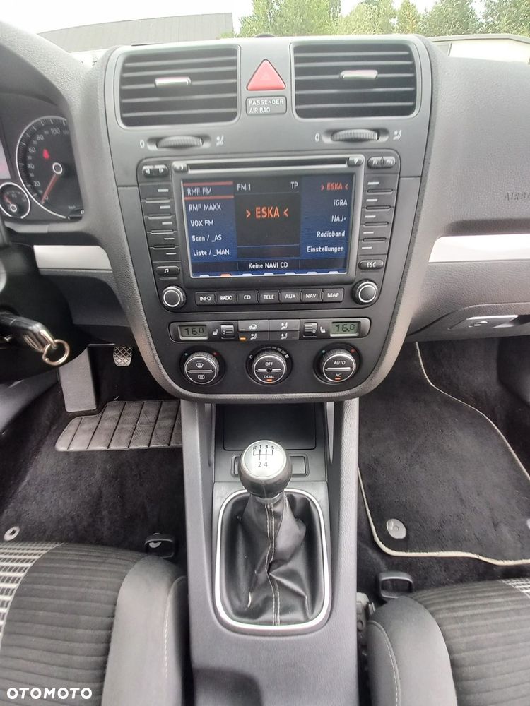 Volkswagen Golf 1.9 TDI DPF United BlueMotion - 27