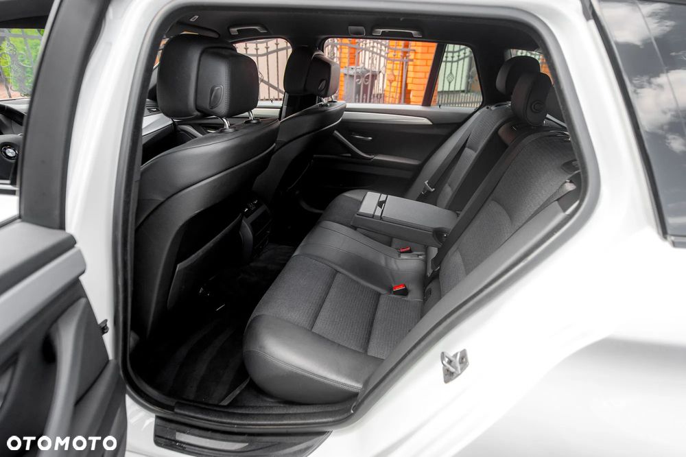 BMW Seria 5 525d xDrive Sport-Aut Modern Line - 20