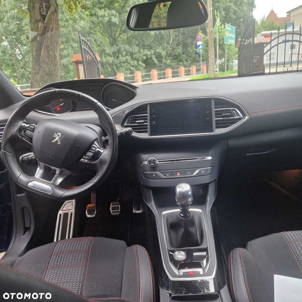 Peugeot 308 - 8