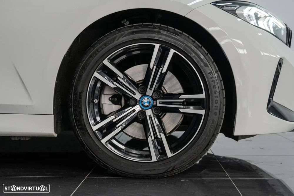 BMW 320 e Pack Desportivo M Auto - 4