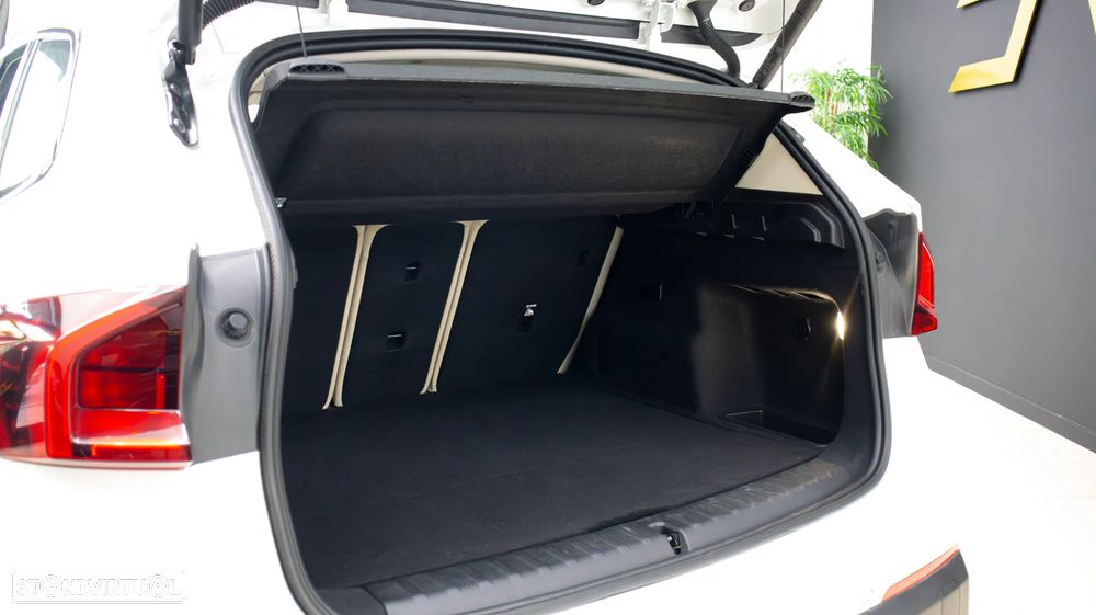 BMW iX1 eDrive20 - 11