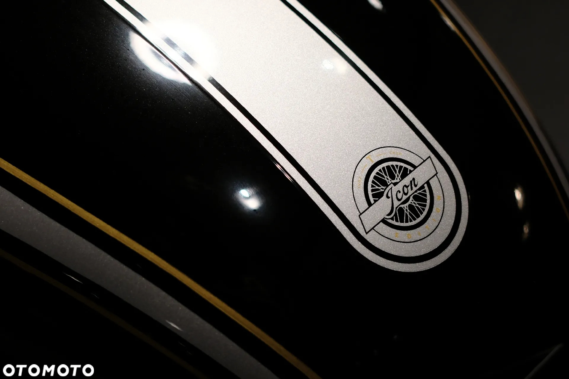 Triumph Bonneville - 8