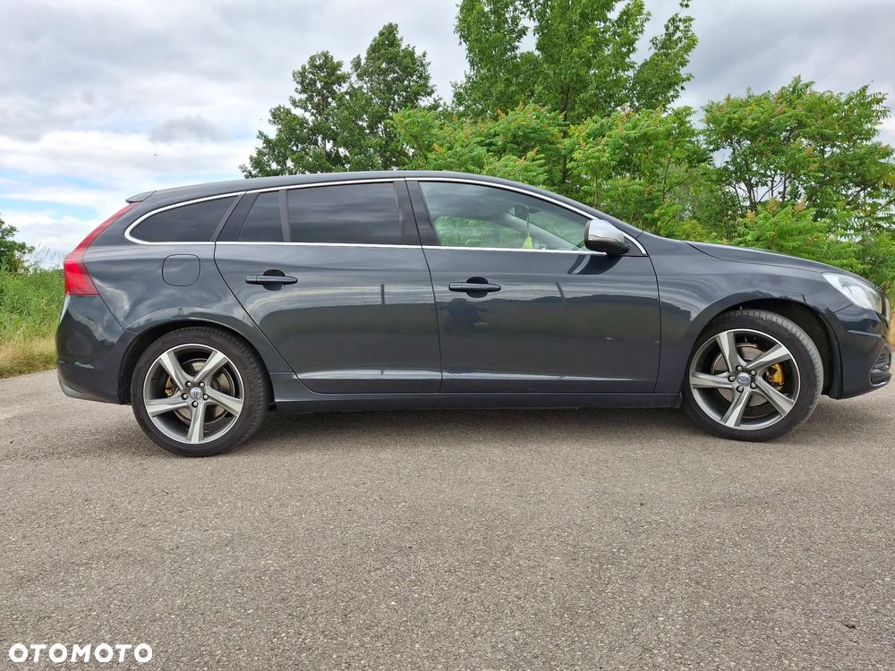 Volvo V60 D3 R-Design - 6