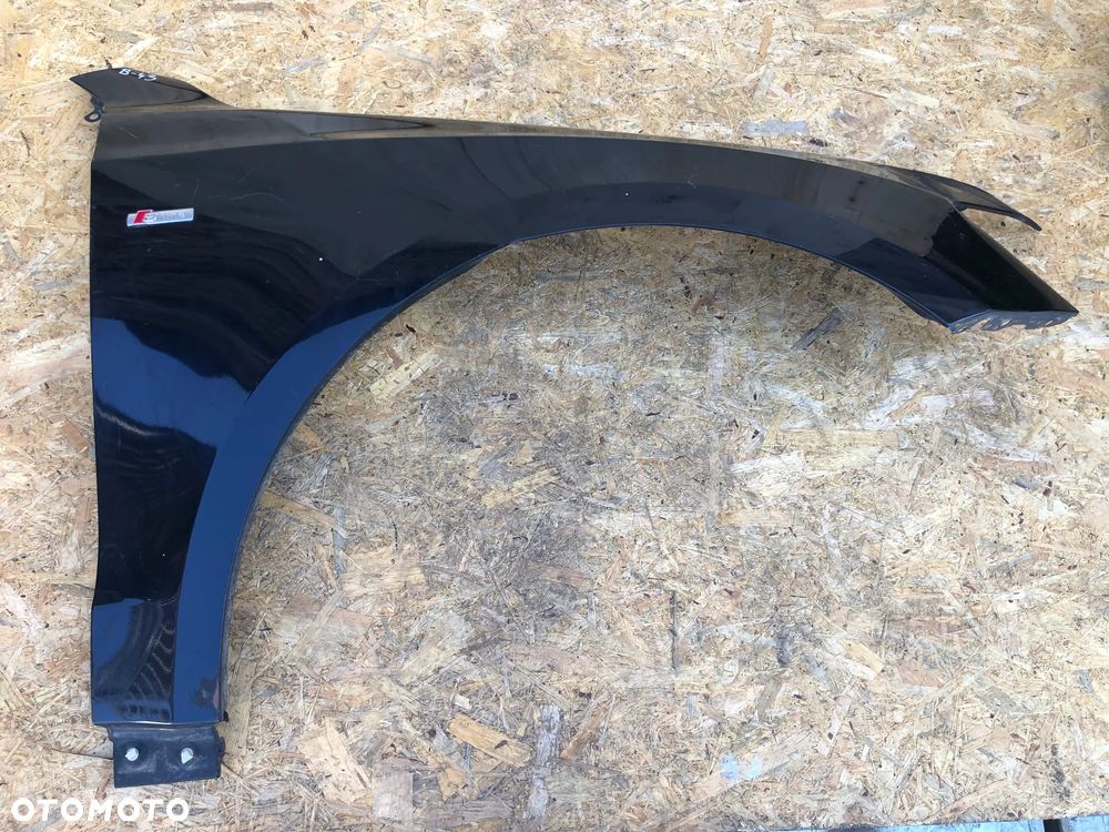 B43. Błotnik Prawy Przód Audi Q5 8R PrzedLift Zagnieciony Róg (2008–2012) - Wysyłka