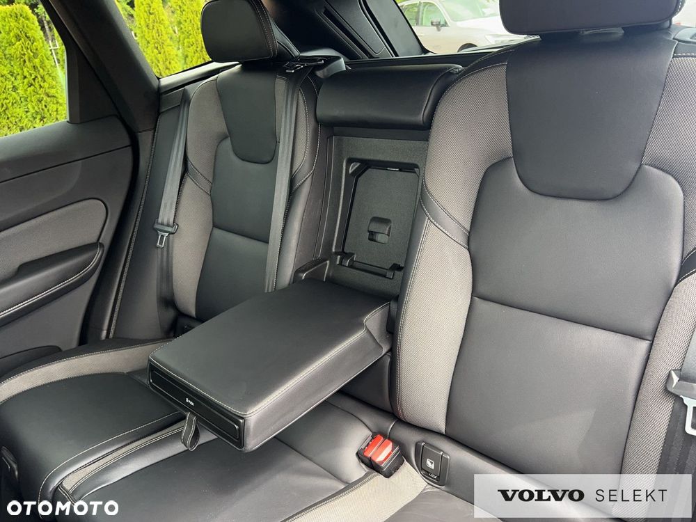 Volvo XC 60 B4 D AWD R-Design - 16