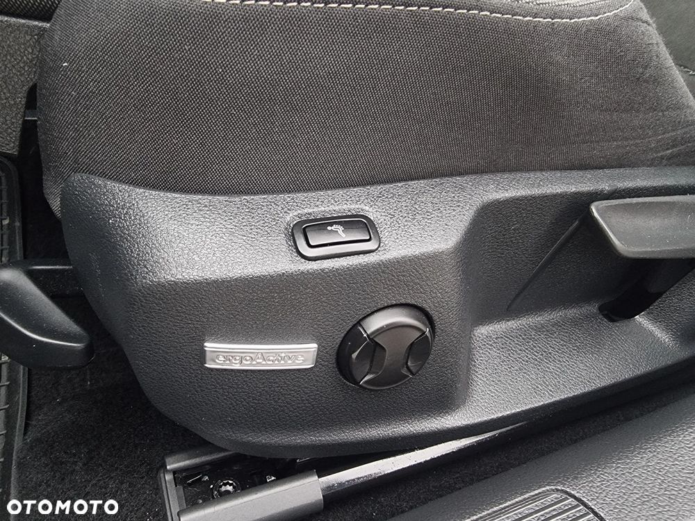 Volkswagen Golf 2.0 TDI SCR DSG R-Line - 11