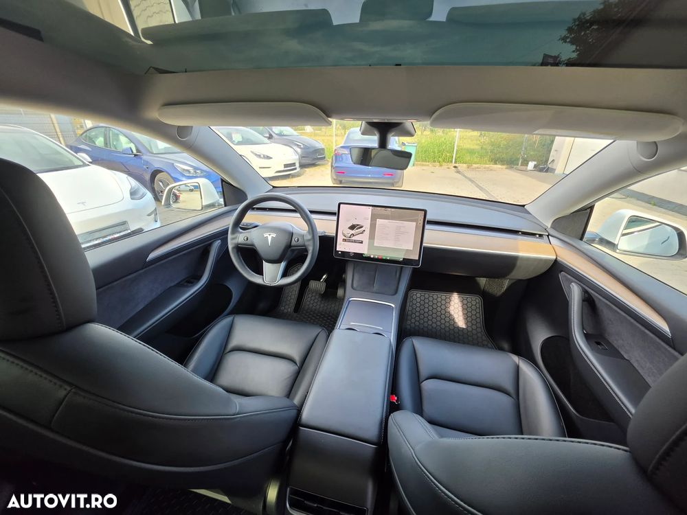Tesla Model Y - 9