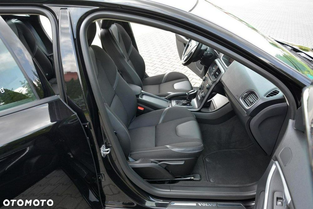 Volvo V40 D2 Drive-E Momentum - 19