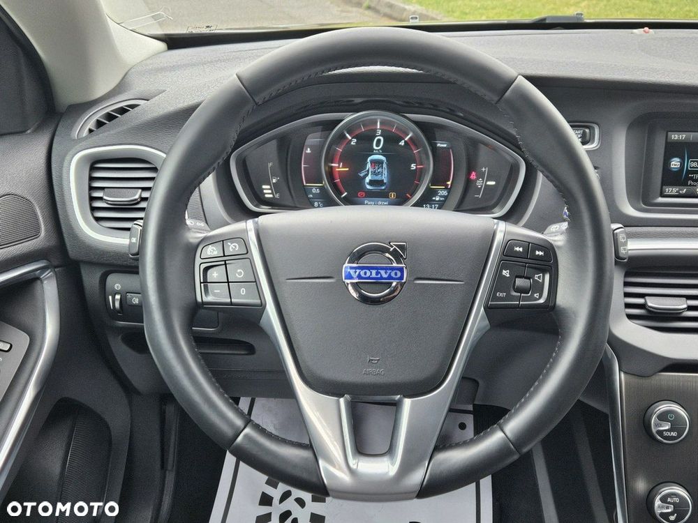 Volvo V40 Cross Country - 13