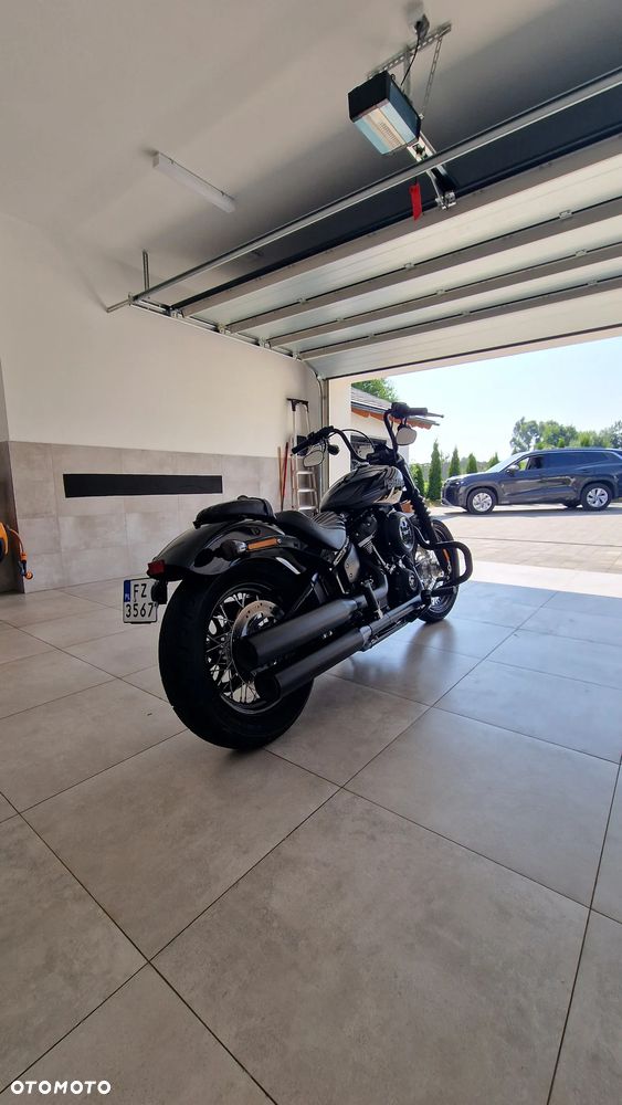 Harley-Davidson Softail Street Bob - 15