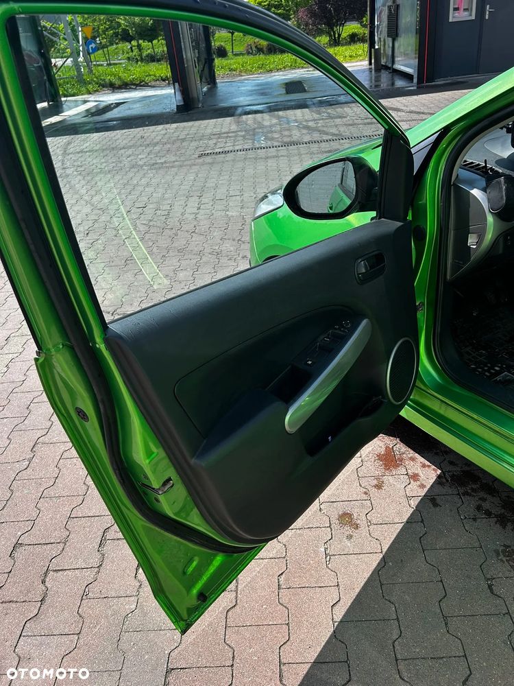 Mazda 2 - 15